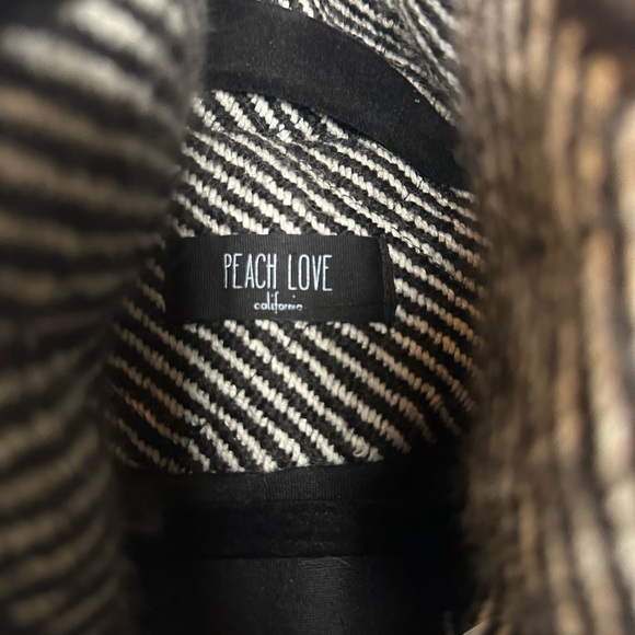 Peach Love California Black and White Vest - Picture 2 of 7